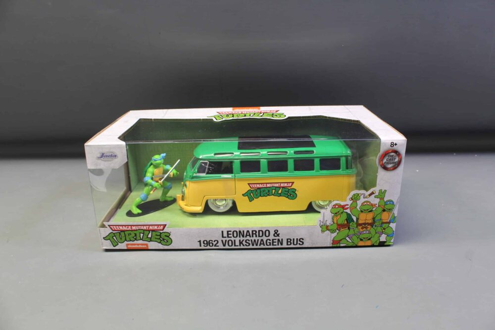 Jada Teenage Mutant Ninja Turtles TMNT 1962 Volkswagen Bus & Leonardo 1:24 NIB