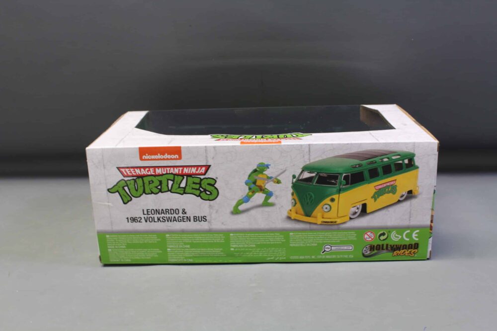 Jada Teenage Mutant Ninja Turtles TMNT 1962 Volkswagen Bus & Leonardo 1:24 NIB - Image 4