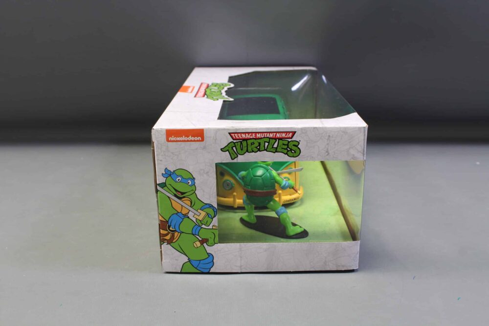 Jada Teenage Mutant Ninja Turtles TMNT 1962 Volkswagen Bus & Leonardo 1:24 NIB - Image 5